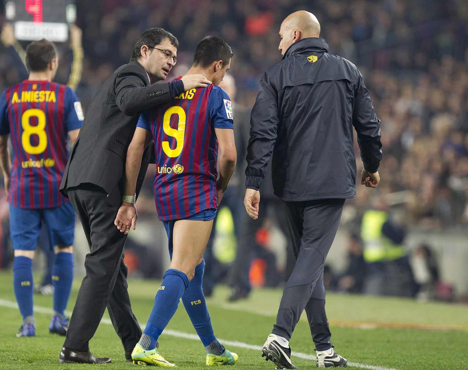 Alexis Sánchez se retira lesionado