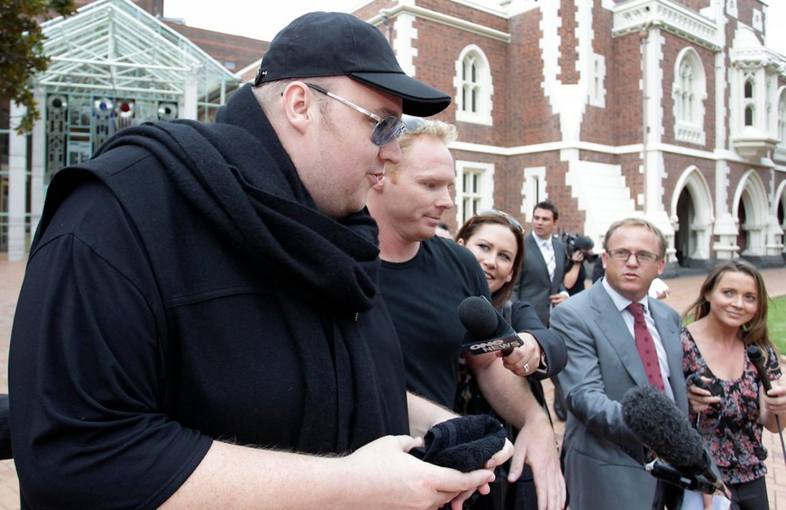 2012-02-29t060429z 1004505854 gm1e82t13e101 rtrmadp 3 internet-piracy-megaupload