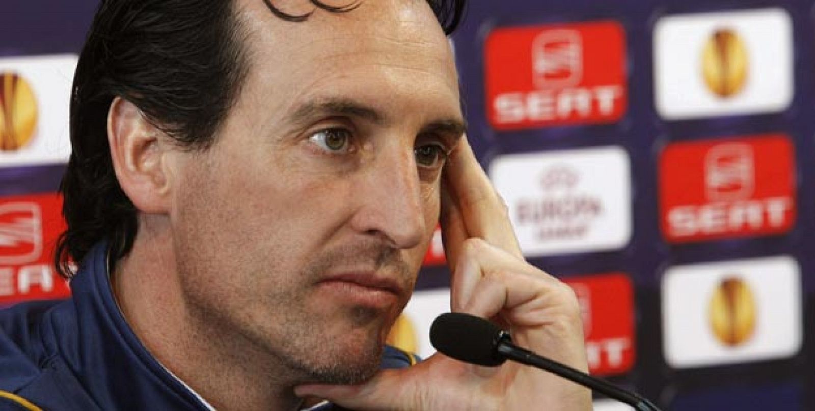 Unai Emery, entrenador del Valencia, durante la rueda de prensa previa a la disputa del partido de vuelta de octavos de final de la Liga Europa contra el PSV Eindhoven