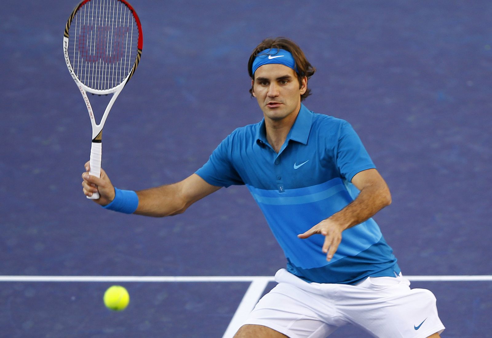 Roger Federer durante el encuentro con Thomaz Bellucci en Indian Wells