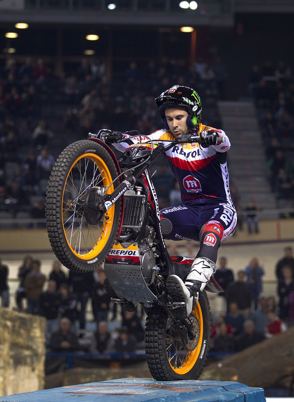 Toni Bou gana el Campeonato del Mundo de Trial de pista cubierta.