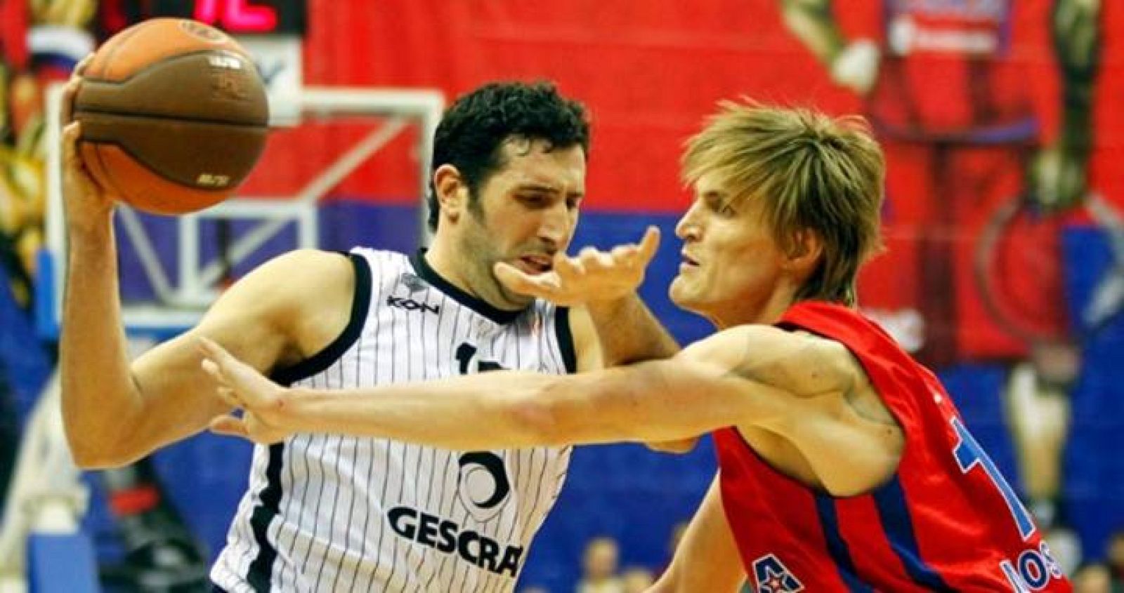 Álex Mumbrú del Gescrap Bizkaia durante el partido de cuartos de final de la Euroliga contra el CSKA de Moscú el pasado miércoles 