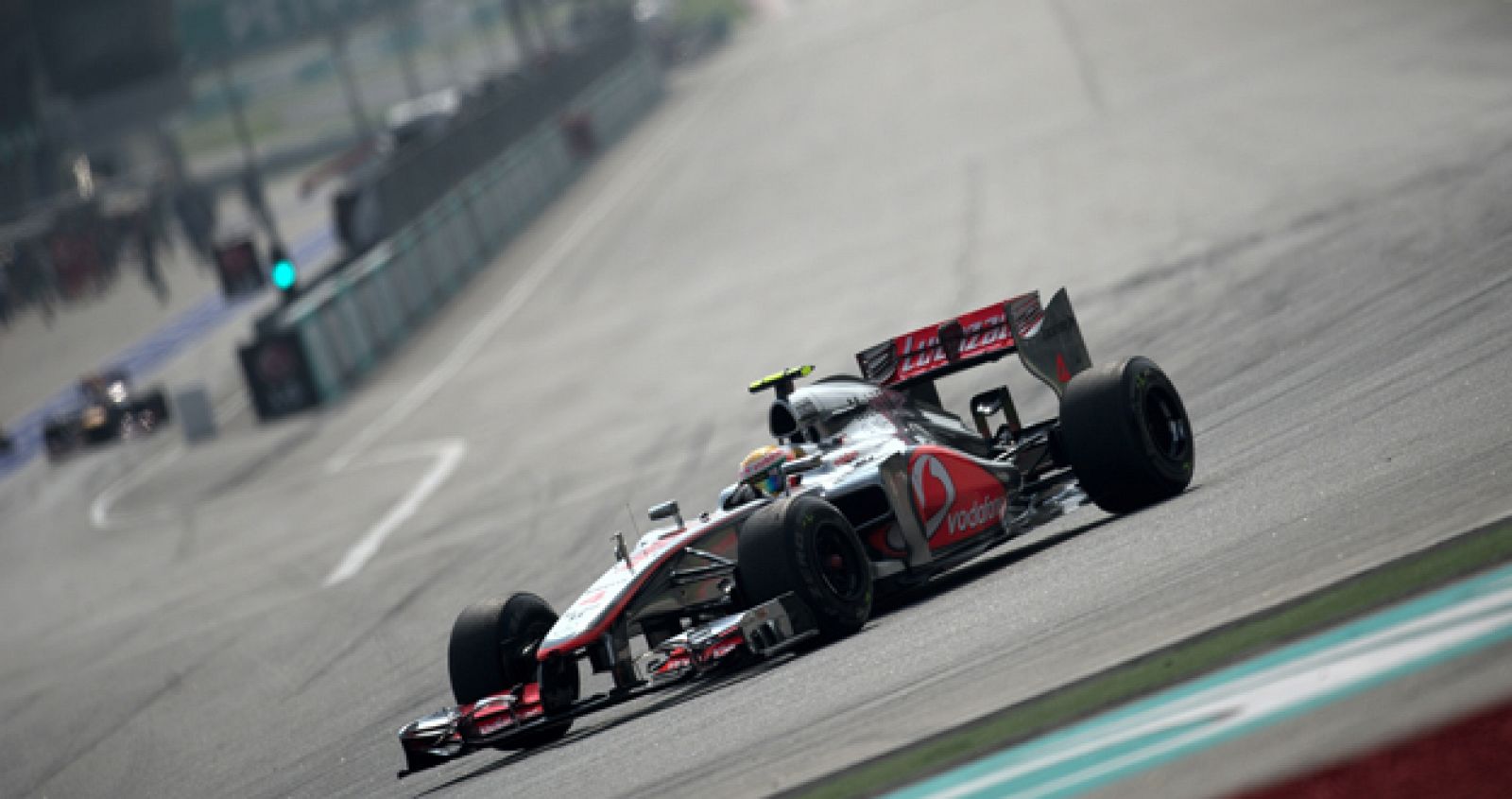 Lewis Hamilton ha marcado el mejor crono en la primera y segunda sesión de entrenamientos libres del Gran Premio de Malasia.