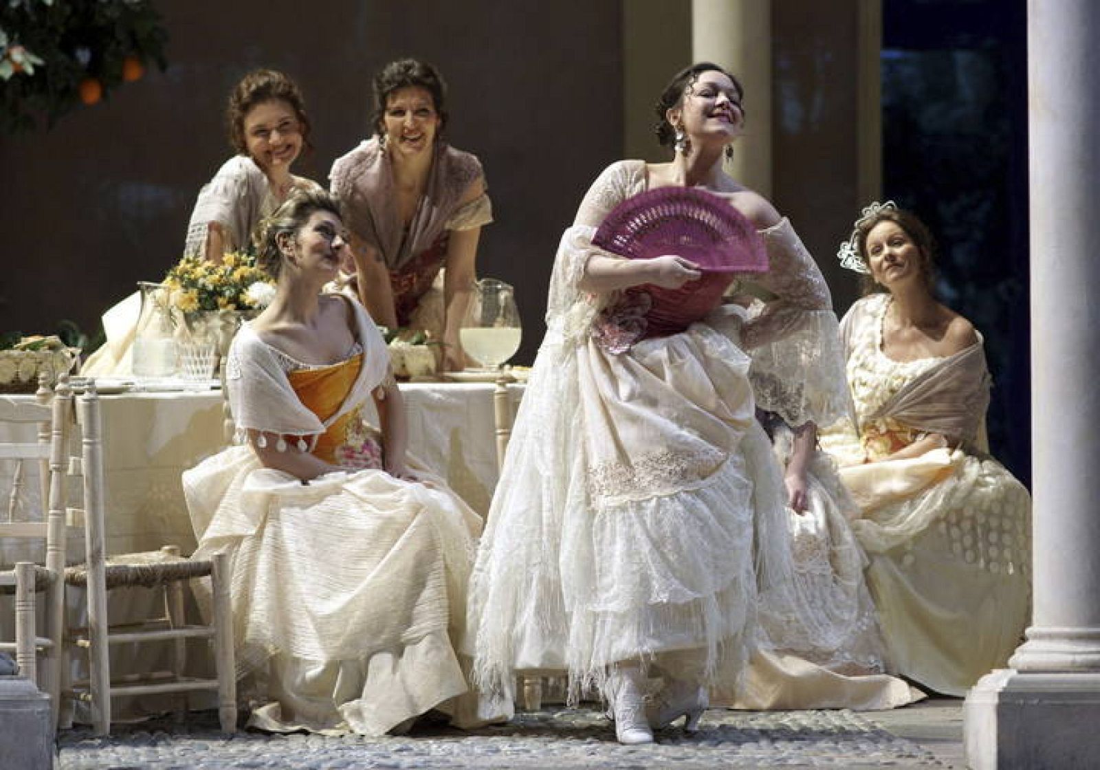 EL TEATRO REAL ESTRENA LA ÓPERA "I DUE FIGARO" 