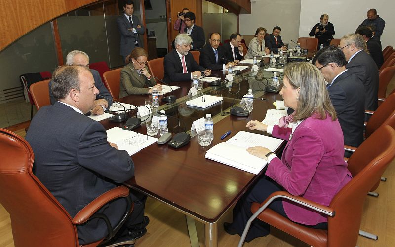 El presidente del Gobierno de Extremadura, José Antonio Monago, y la consejera de Educación y Cultura, Trinidad Nogales, presidieron este lunes la reunión del Consejo Rector del Festival de Mérida.