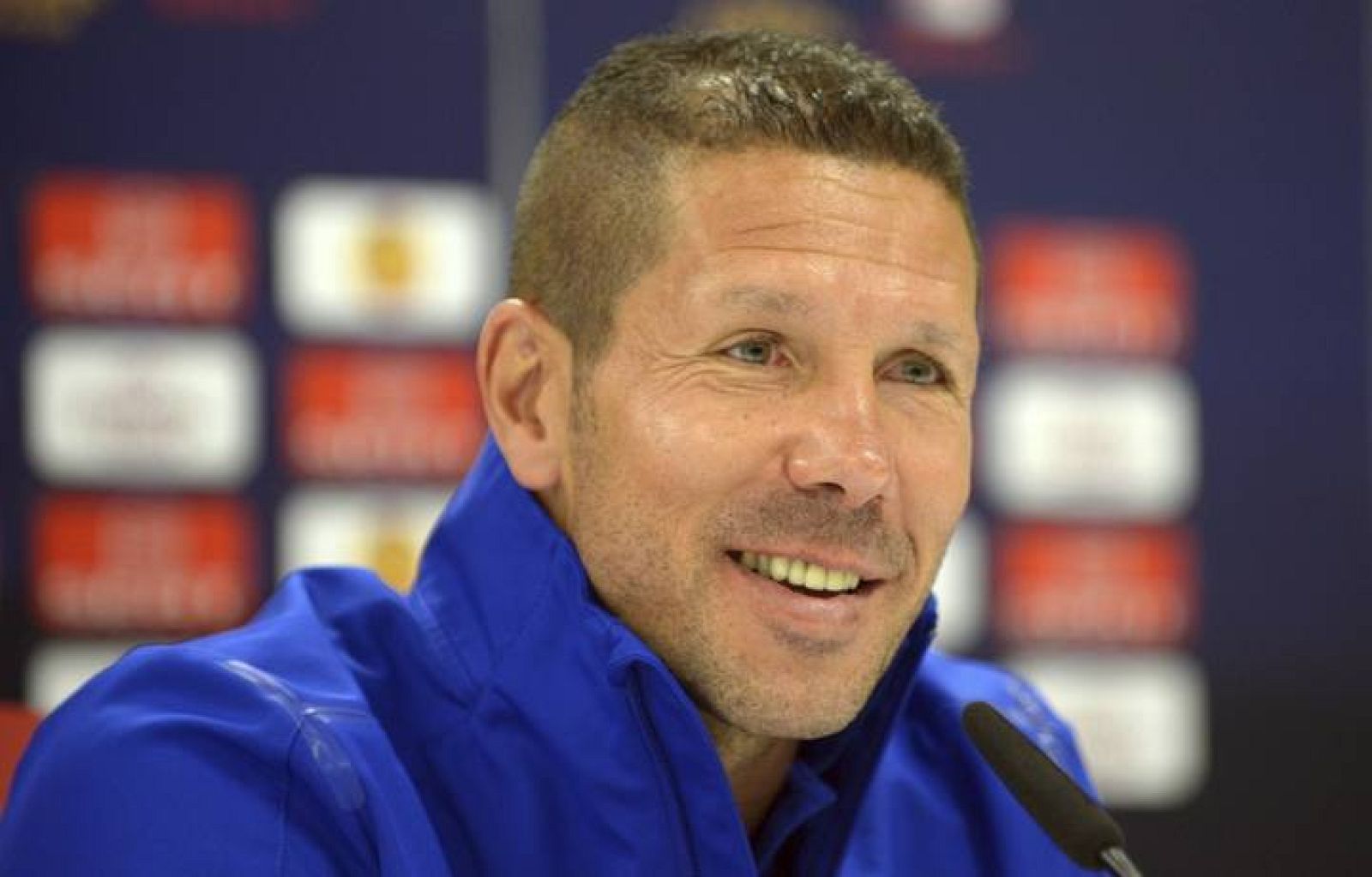El entrenador del Atlético Simeone, durante la rueda de prensa en el estadio AWD Arena de Hannover.