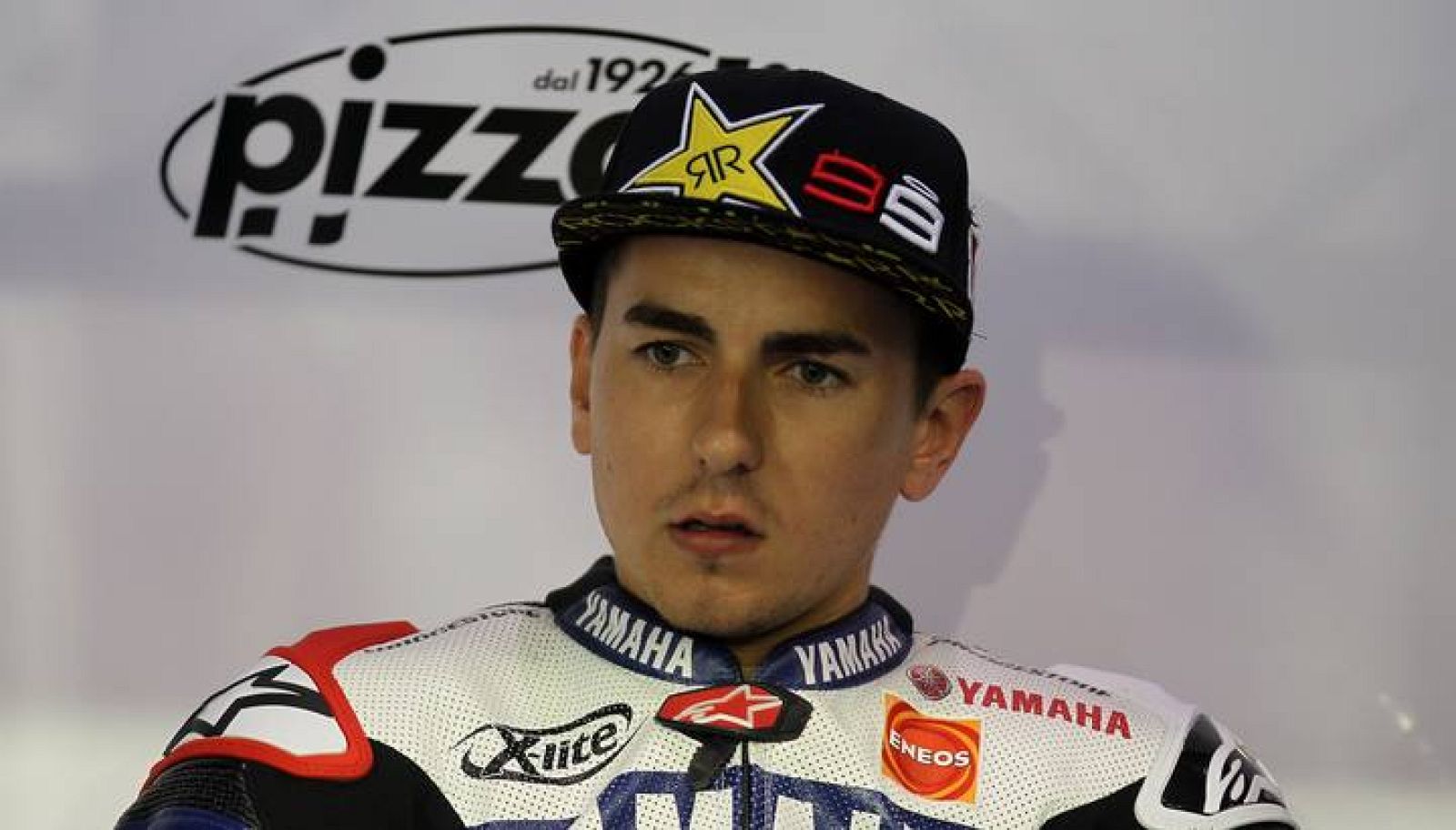 El piloto español Jorge Lorenzo, en su 'box' de Yamaha