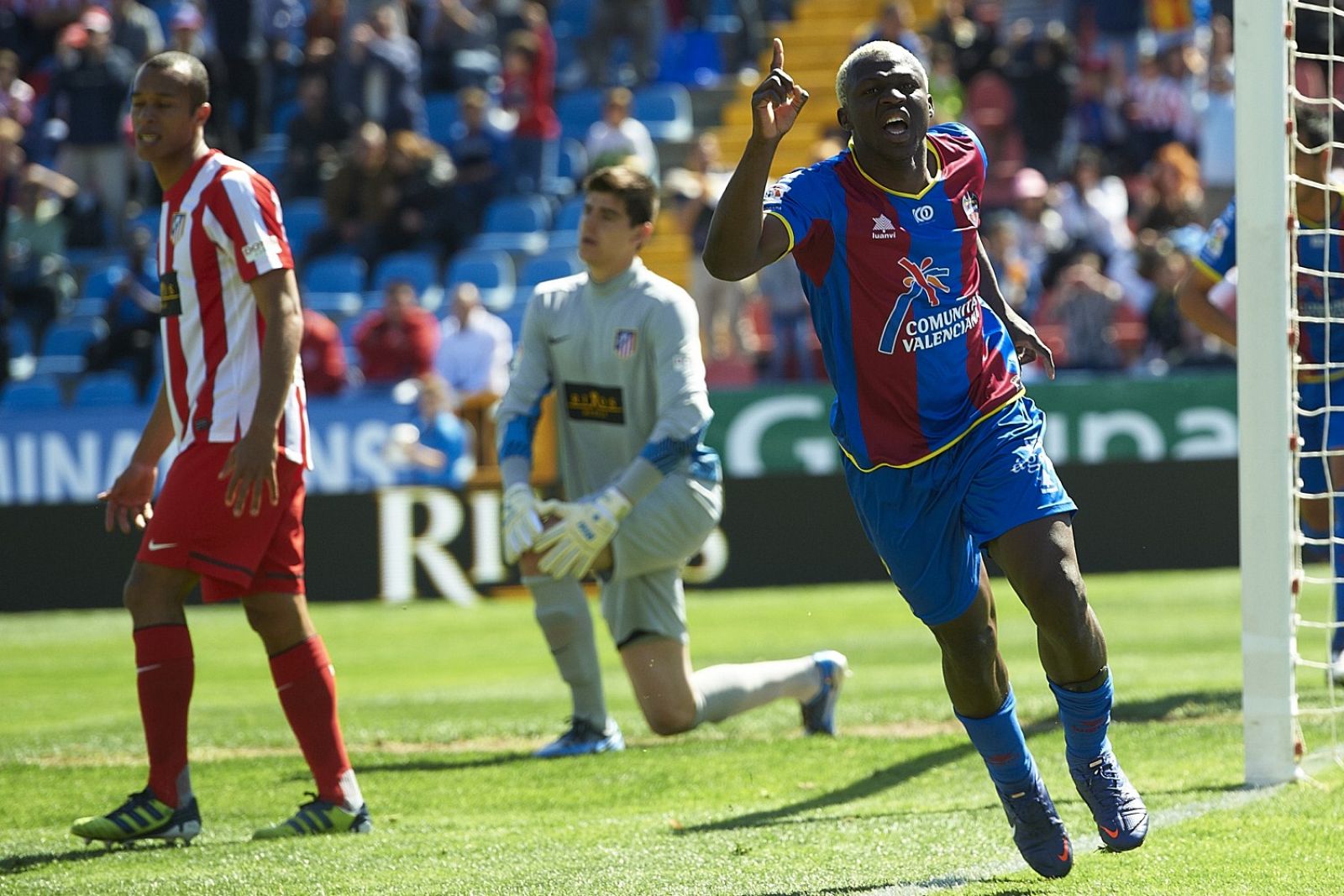 Arouna Kone celebra el segundo gol del Levante.