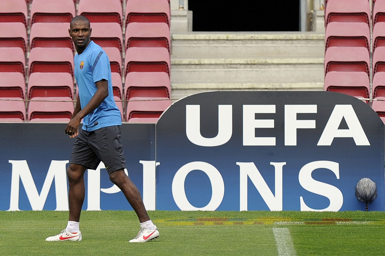 El jugador del Barça Eric Abidal será sometido a un transplante de hígado.