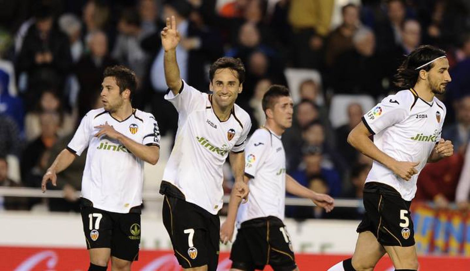 El brasileño Jonas celebra su gol ante el Rayo Vallecano.