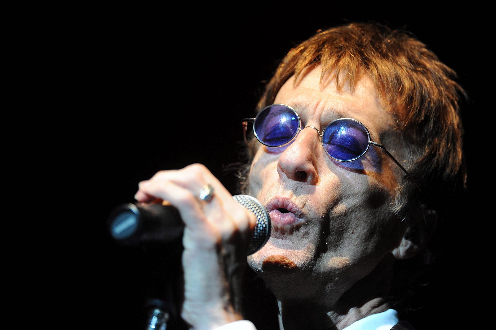 UNA NEUMONÍA IMPIDE A ROBIN GIBB ASISTIR A UN CONCIERTO EN HONOR AL TITANIC