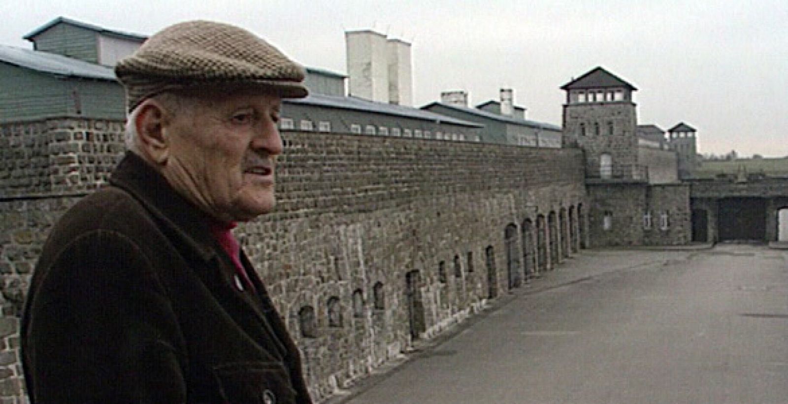 El ex deportado Francisco Comellas en el campo de concentración de Mauthausen.