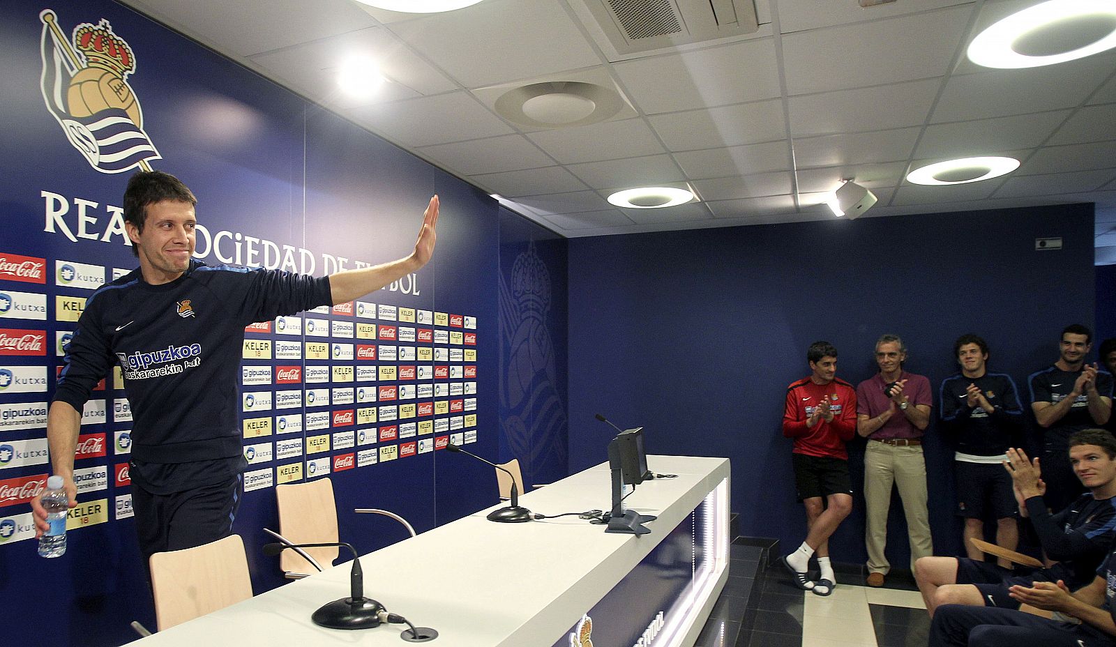 El capitán de la Real Sociedad, Mikel Aranburu, durante la rueda de prensa en la que ha anunciado que se retirará del fútbol