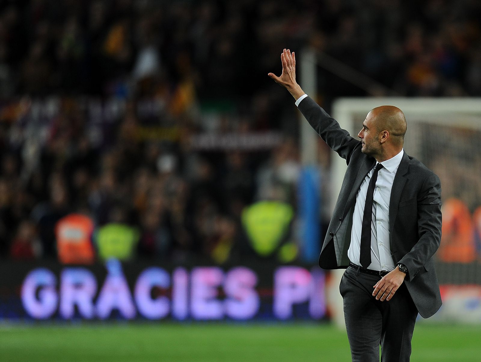 El Camp Nou se volcó con Guardiola en su despedida