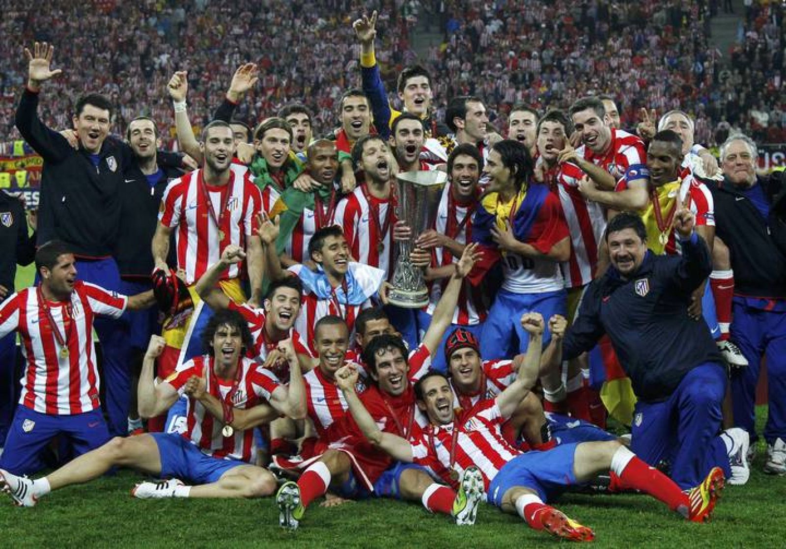 Europa League Atletico 3 0 Athletic Club Falcao Desfigura Al Athletic Y Da Su Segunda Europa League Al Atletico De Madrid Rtve Es