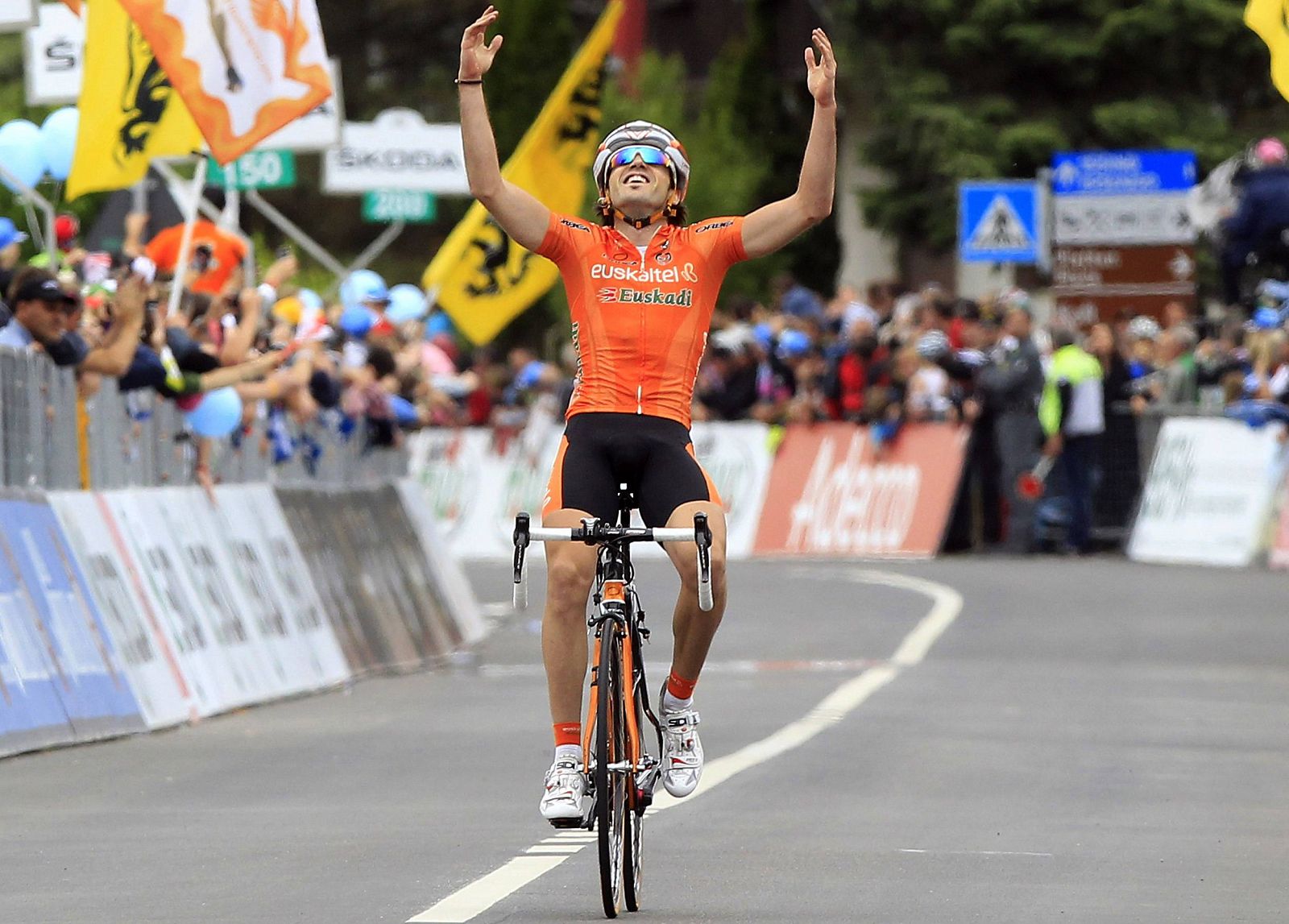 Jon Izagirre gana la decimosexta etapa del Giro