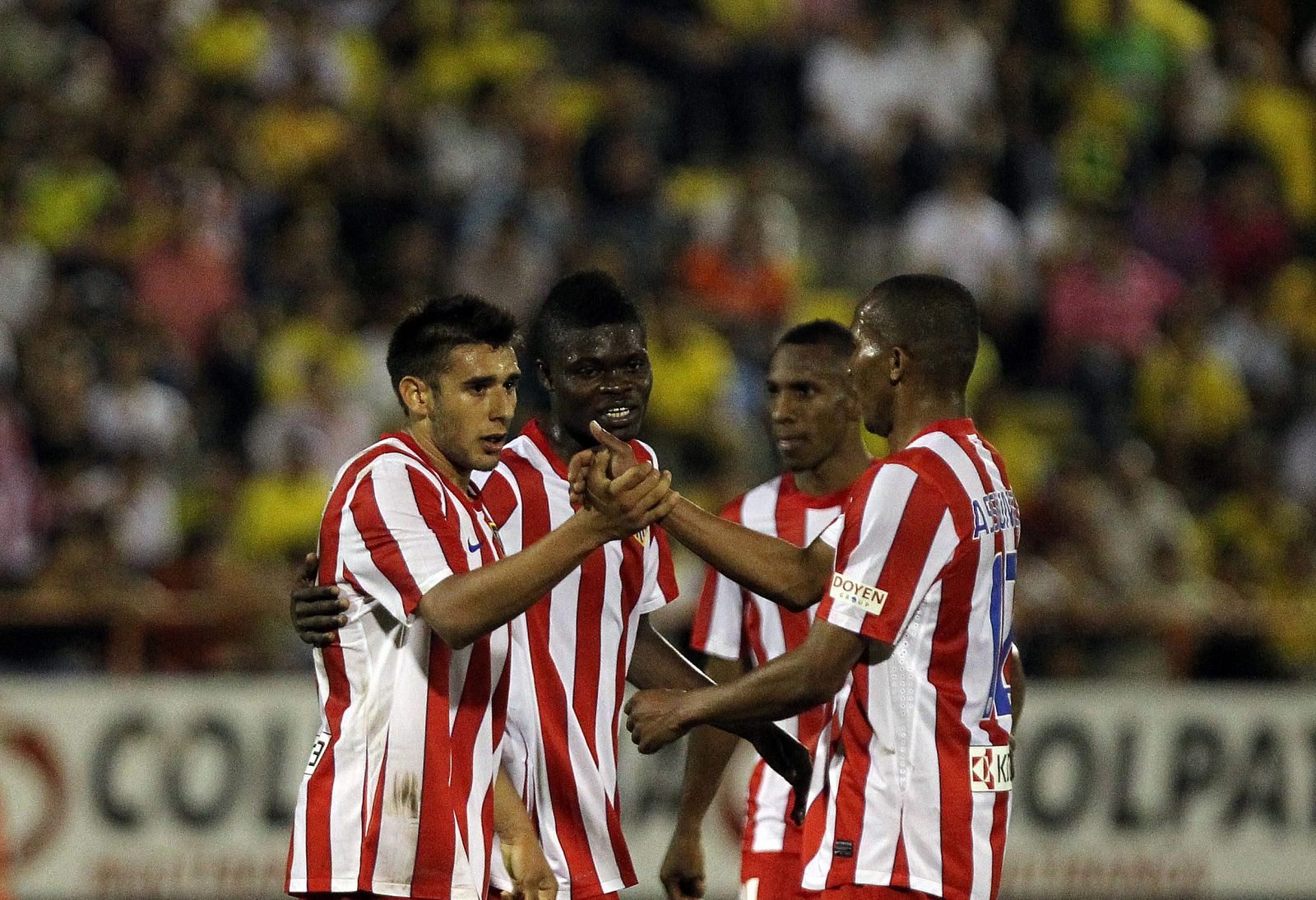 Salvio celebra uno de sus goles ante el Huila