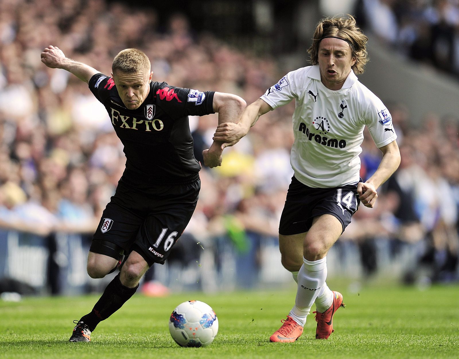 Modric, en un partido con el Tottenham.