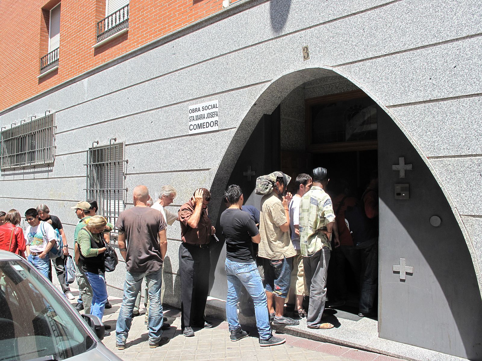 En el comedor social Santa María Josefa de Vallecas dan unas 600 comidas al día, el doble que hace unos años.