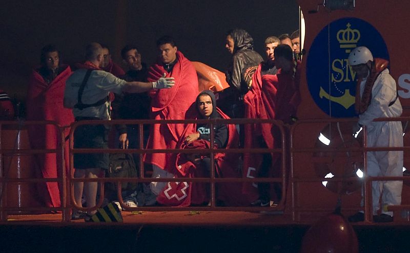RESCATADOS 51 INMIGRANTES DE TRES PATERAS FRENTE A LAS COSTAS DE ALMERÍA