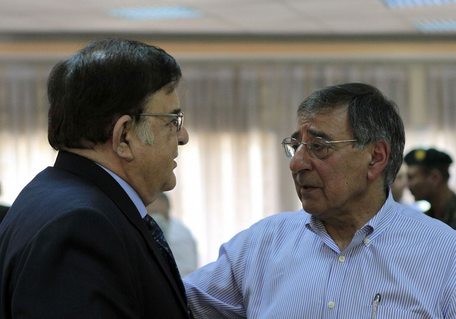 El ministro de Defensa afgano, Abdul Rahim Wardak, y su homólogo estadounidense, Leon Panetta, en Kabul.