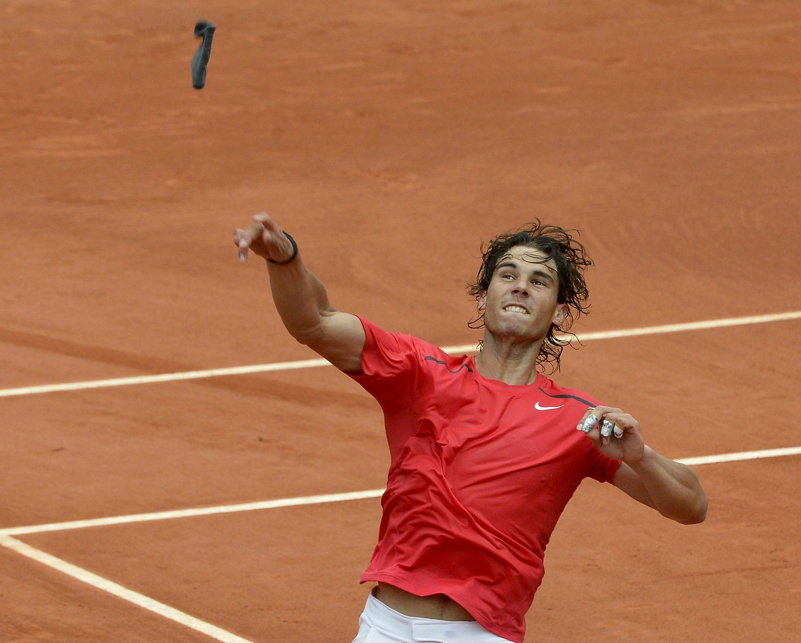 El tenista español Rafael Nadal celebra la victoria conseguida frente a su compatriota Nicolás Almagro.