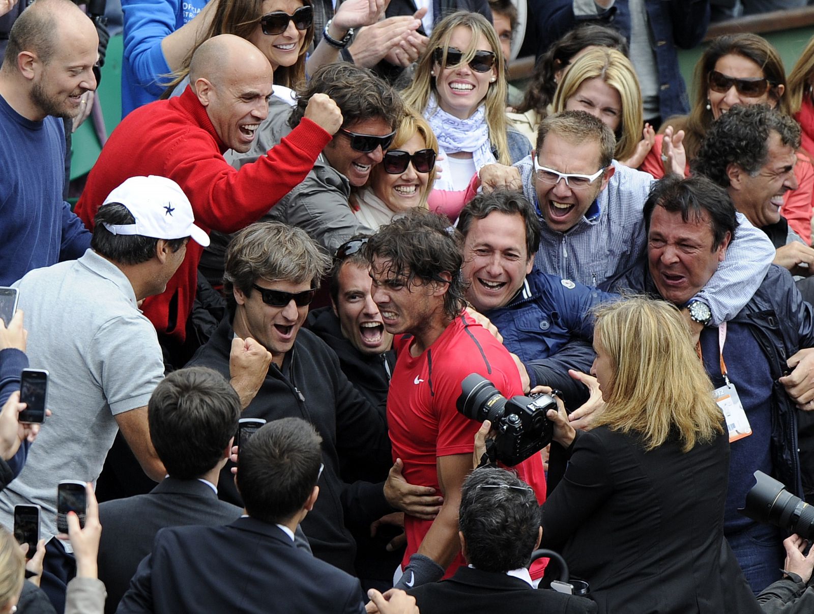 Toni Nadal celebra con su sobrino Rafa su séptima victoria victoria