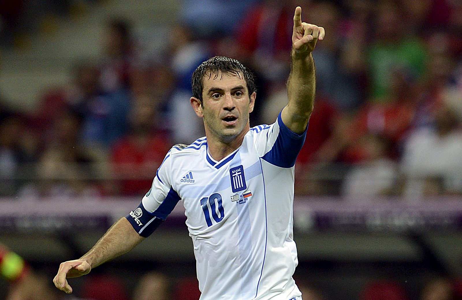 Karagounis celebra tras marcar el 1-0 durante el partido Grecia-Rusia