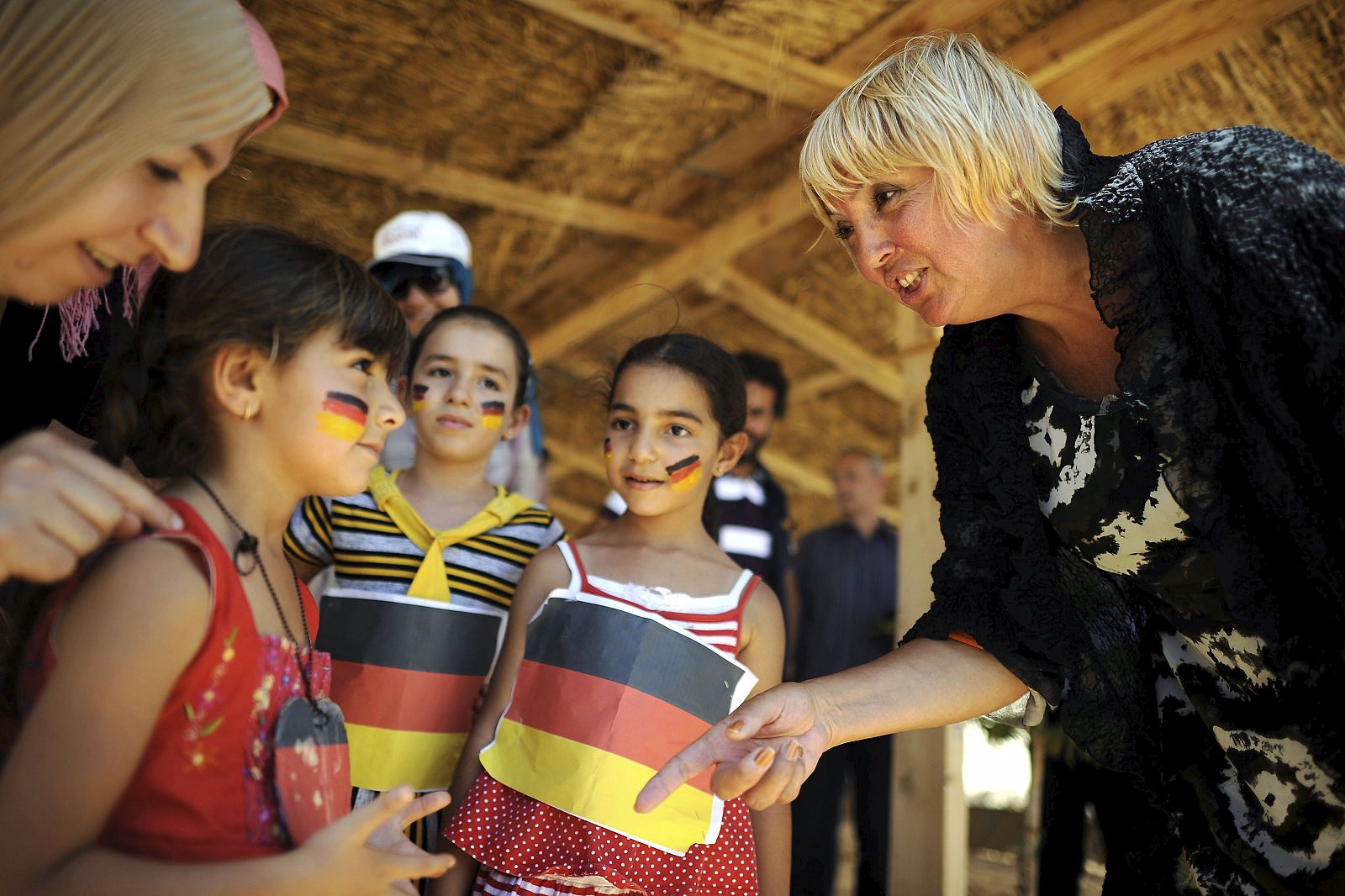 PRESIDENTA DEL PARTIDO VERDE ALEMÁN VISITA CAMPO DE REFUGIADOS EN TÚNEZ