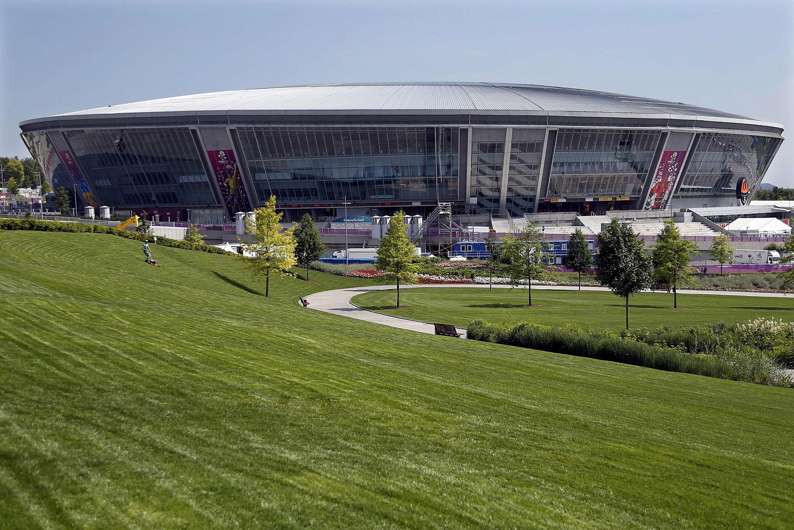 Vista general del exterior del Donbass Arena en Donetsk, Ucrania