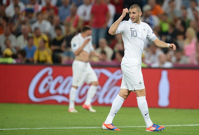 El delantero francés Karim Benzema, en un momento del partido contra España