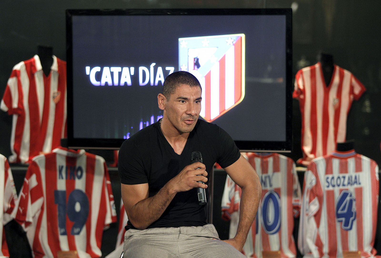 El defensa argentino Daniel Alberto 'Cata' Díaz, nuevo jugador del Atlético de Madrid, durante su presentación como rojiblanco.