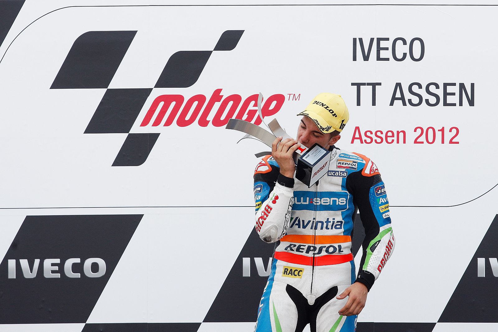 Maverick Viñales en el podio holandés de Assen.