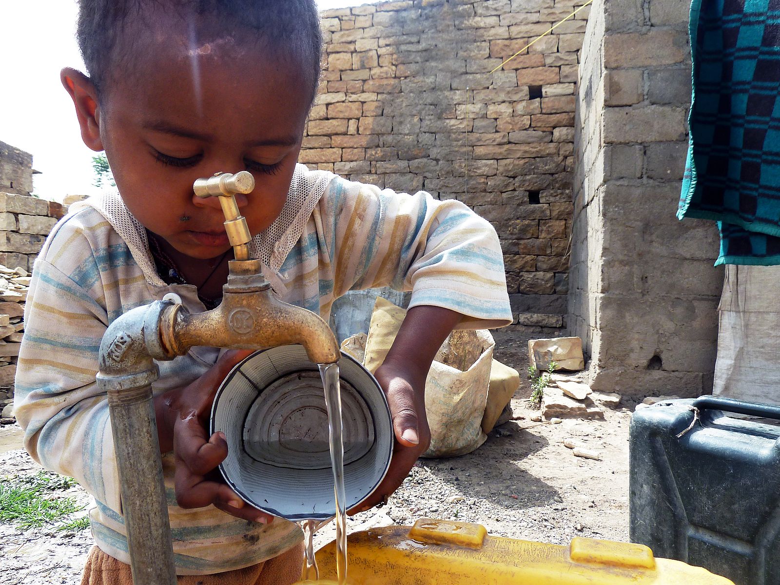 En Etiopía, solo el 44% de la población tiene acceso a una fuente de agua tratada.