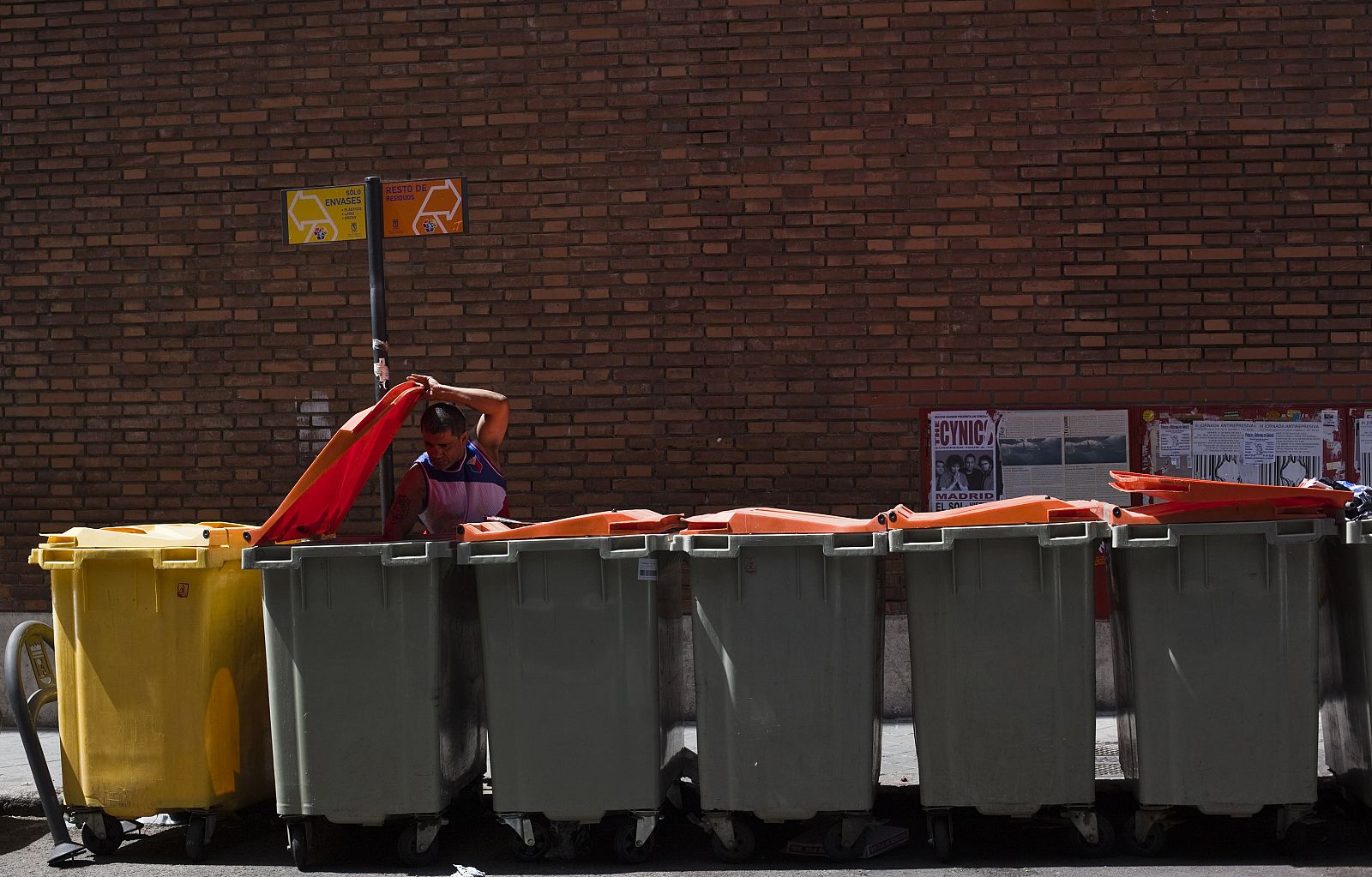 A man goes through garbage cans in Madrid