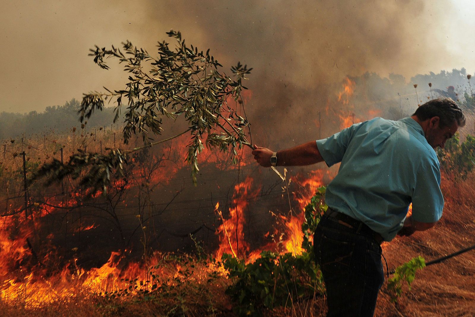 Imagen del incendio de Corinto, Grecia