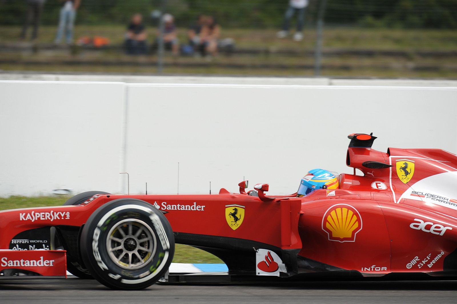 El piloto español de Ferrari, Fernando Alonso, en el circuito de Hockenheim.