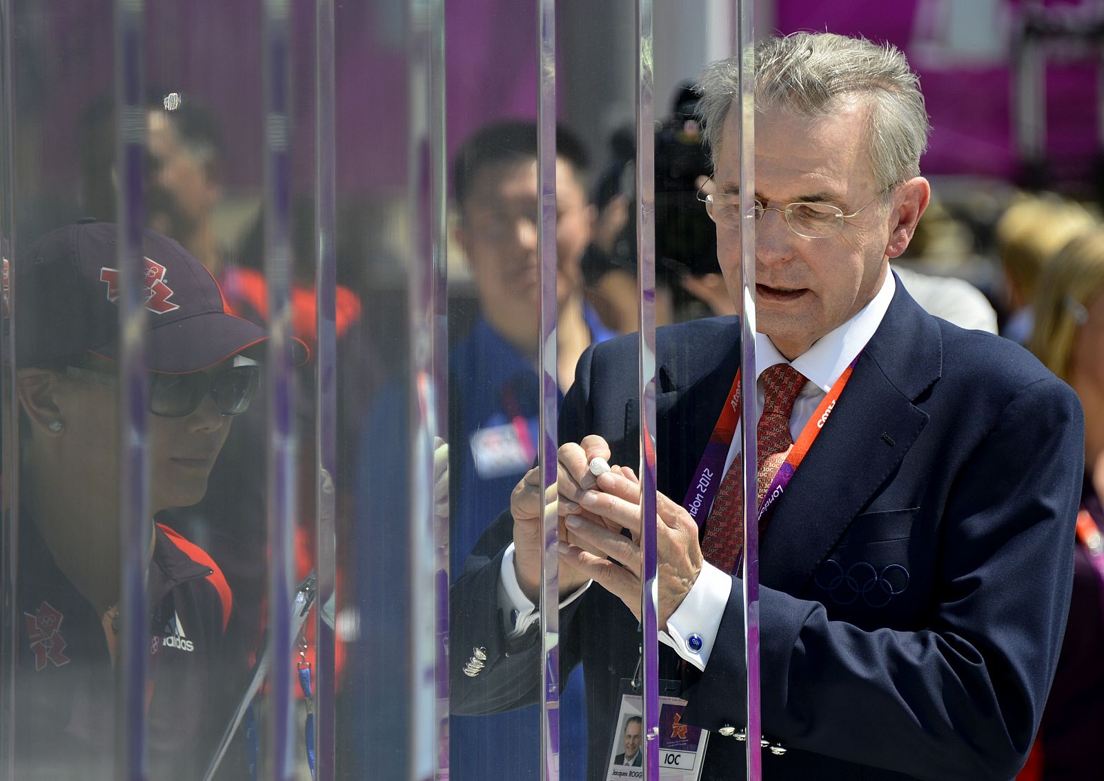 El presidente del Comité Olímpico Internacional, Jacques Rogge, en el homenaje a los once deportistas israelíes asesinados en los Juegos de Munich 1972.