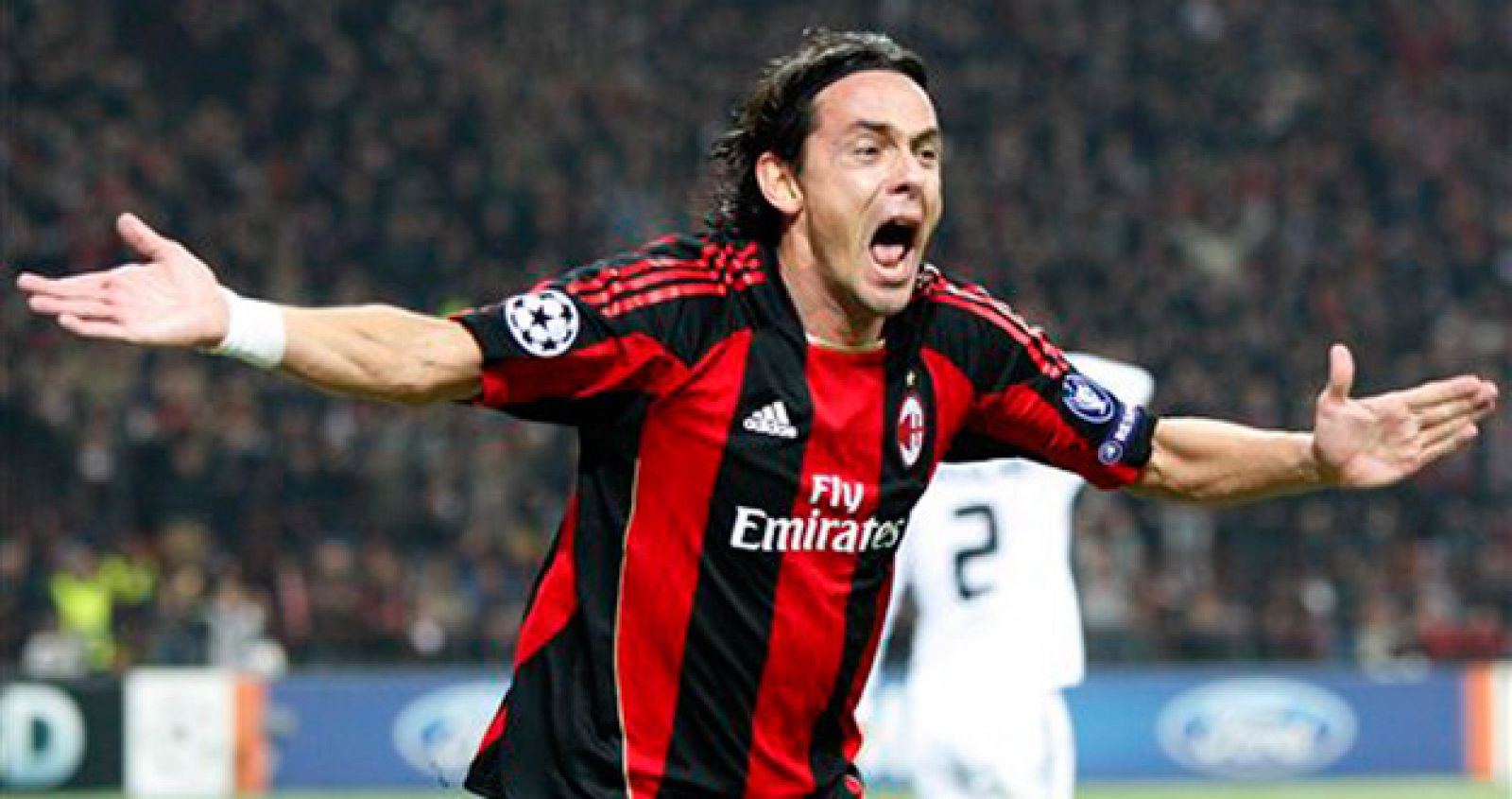Filippo Inzaghi, en una imagen de archivo, celebra un gol con el Milán AC.