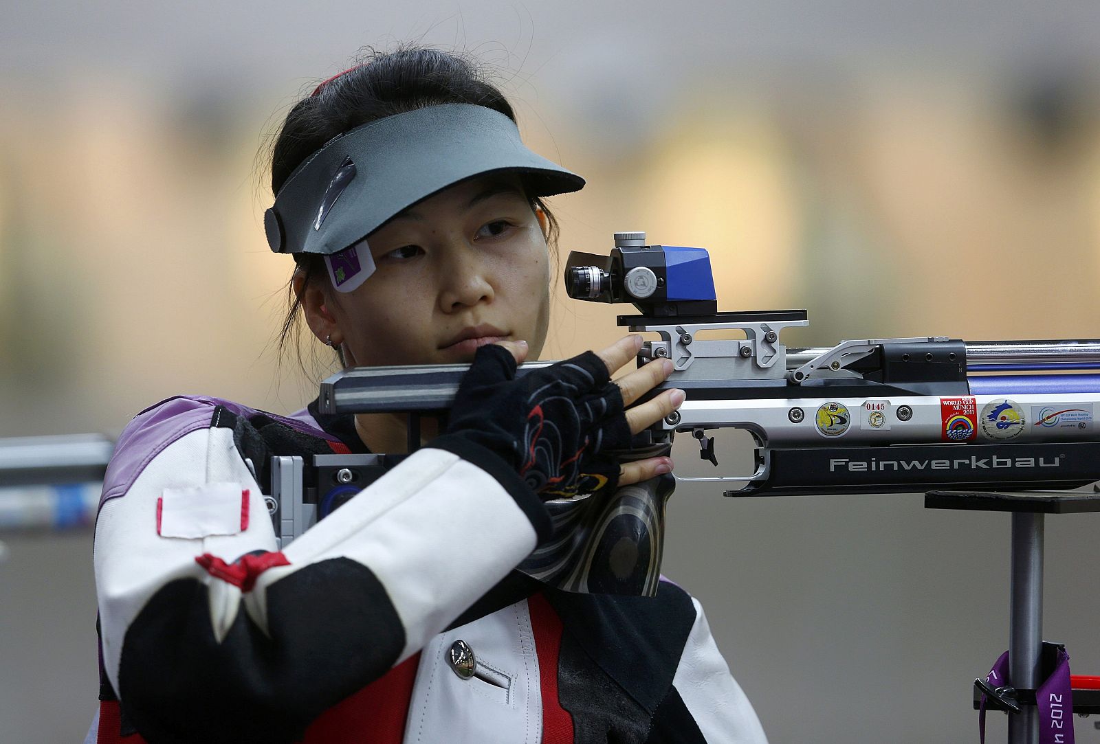 La tiradora Yi Siling, ganadora de la primera medalla de oro.