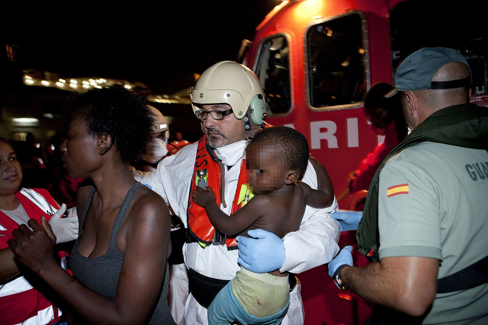 LLEGADA DE CUARENTA INMIGRANTES AL PUERTO DE MOTRIL