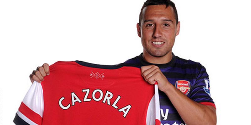 Santi Cazorla posa con su nueva camiseta.