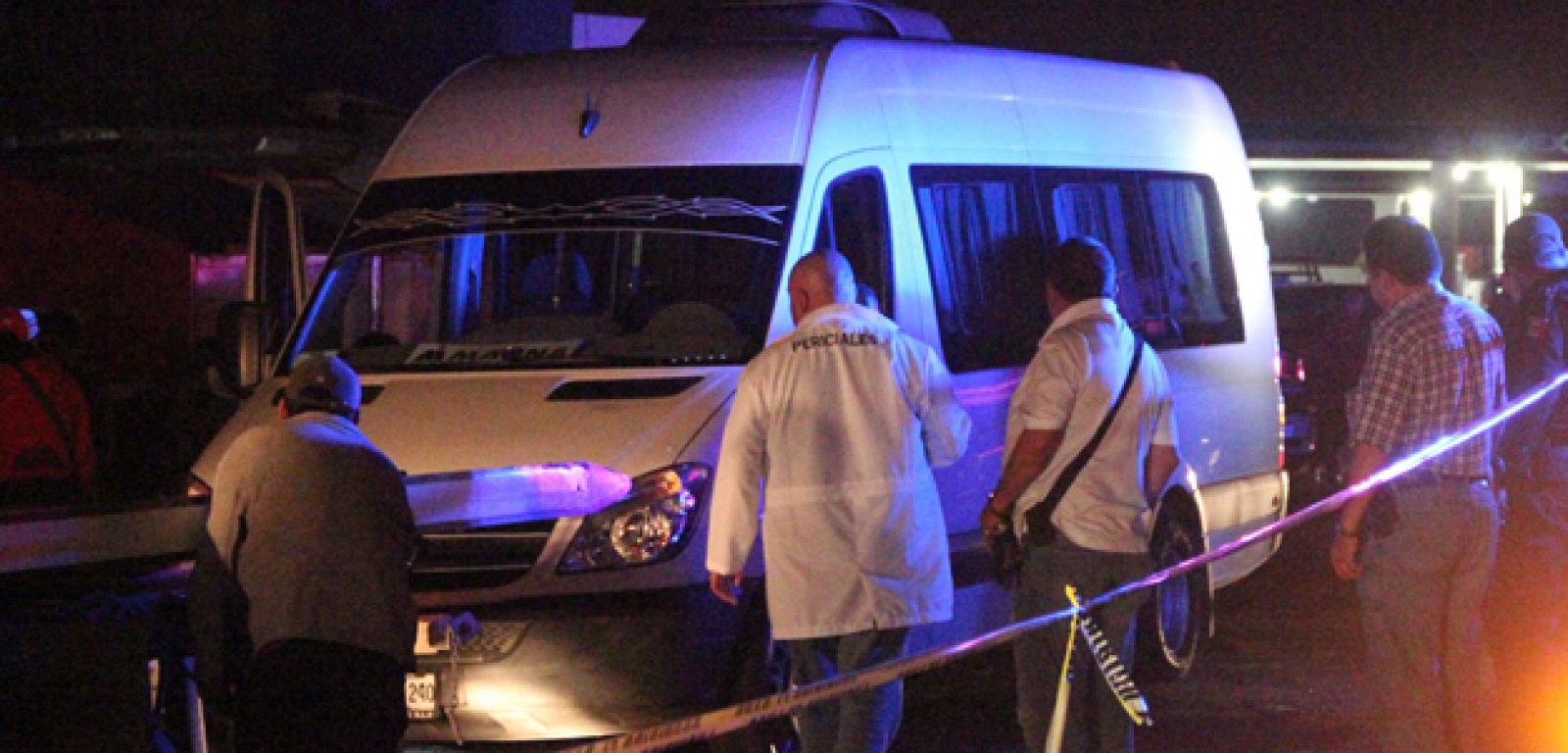 Las autoridades mexicanas hallan 14 cadáveres dentro de una camioneta en la ciudad norteña de San Luis Potosí este jueves.