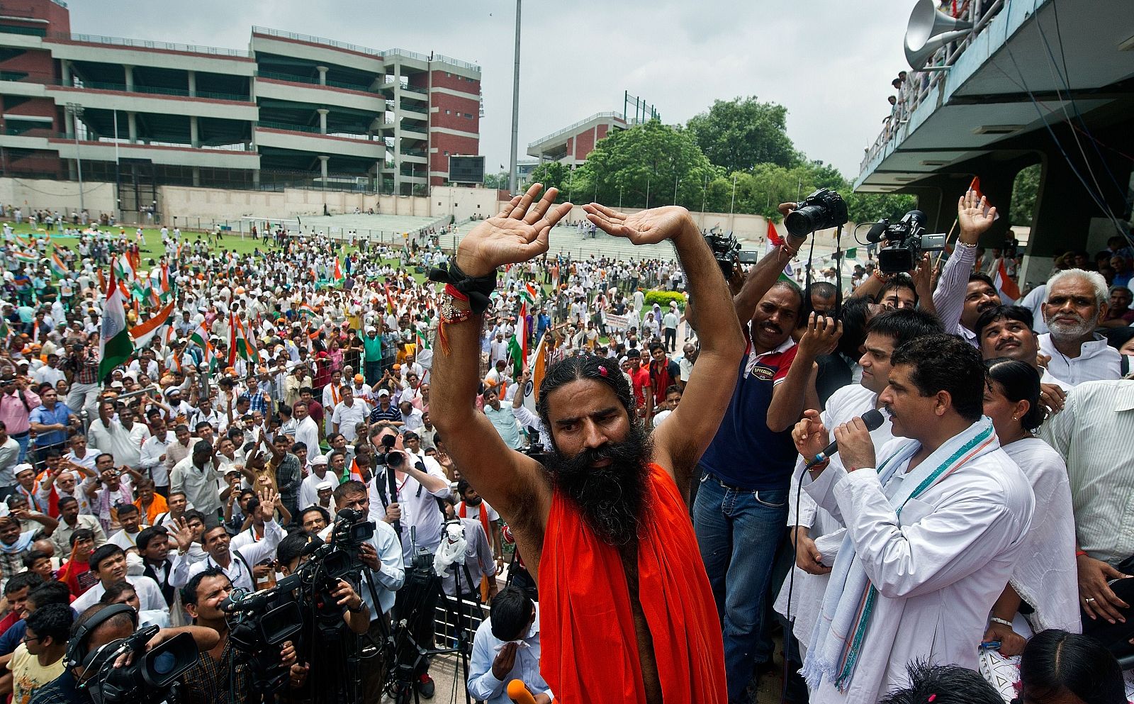 El yogui indio Baba Ramdev tras anunciar el fin de la huelga de hambre