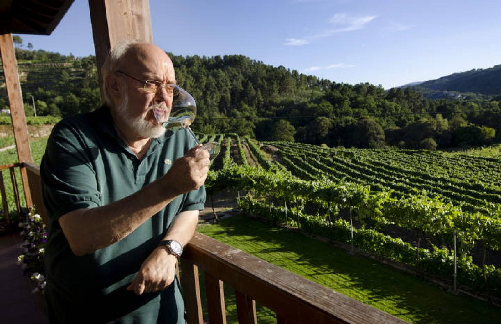 JOSÉ LUIS CUERDA: "HAN ECHADO UNA LOSA ENCIMA" DEL CINE ESPAÑOL