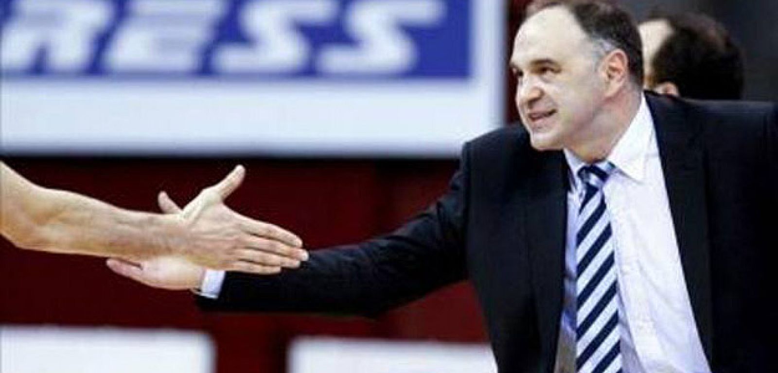 El entrenador del Real Madrid de baloncesto, Pablo Laso, pasa revista a los tres nuevos fichajes del club.