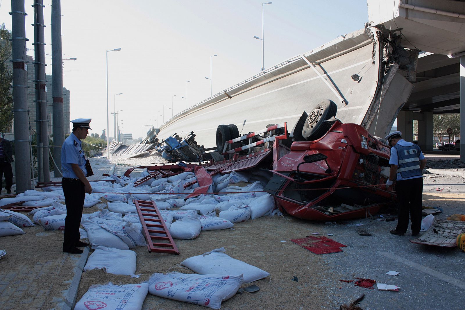 Las autoridades investigan el hundimiento del puente de Yangmingtan en China