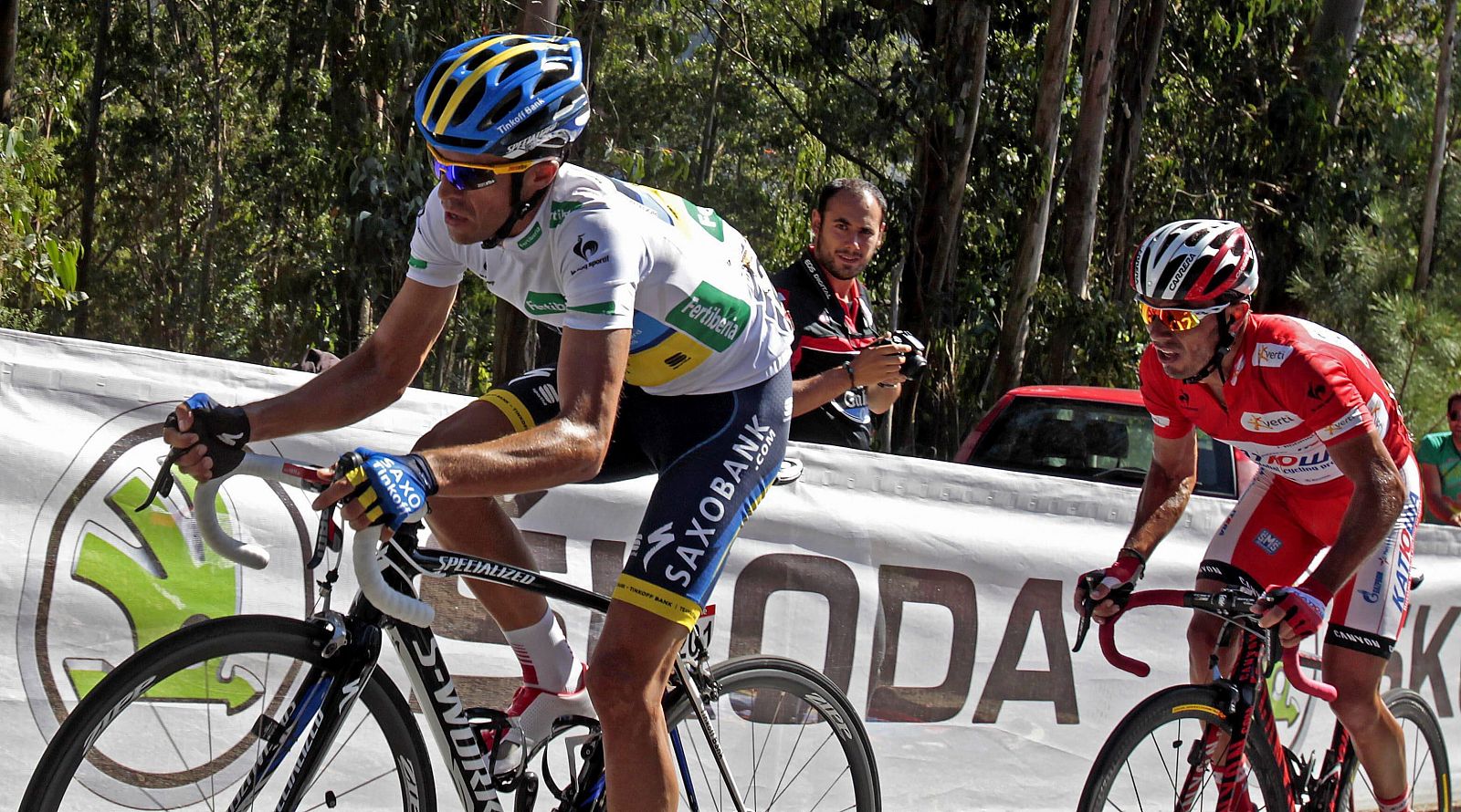 Alberto Contador y Joaquin Rodriguez en el transcurso de la etapa