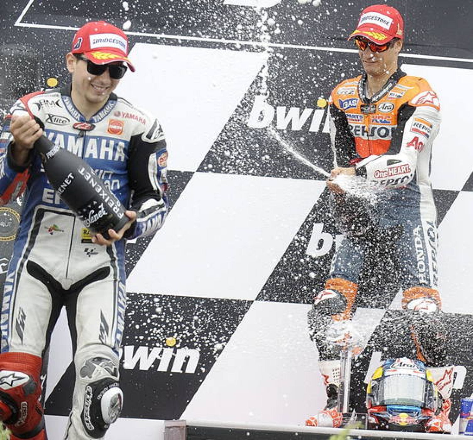 Los pilotos españoles, Jorge Lorenzo y Dani Pedrosa, en el podio del pasado GP de la República Checa en Brno. 