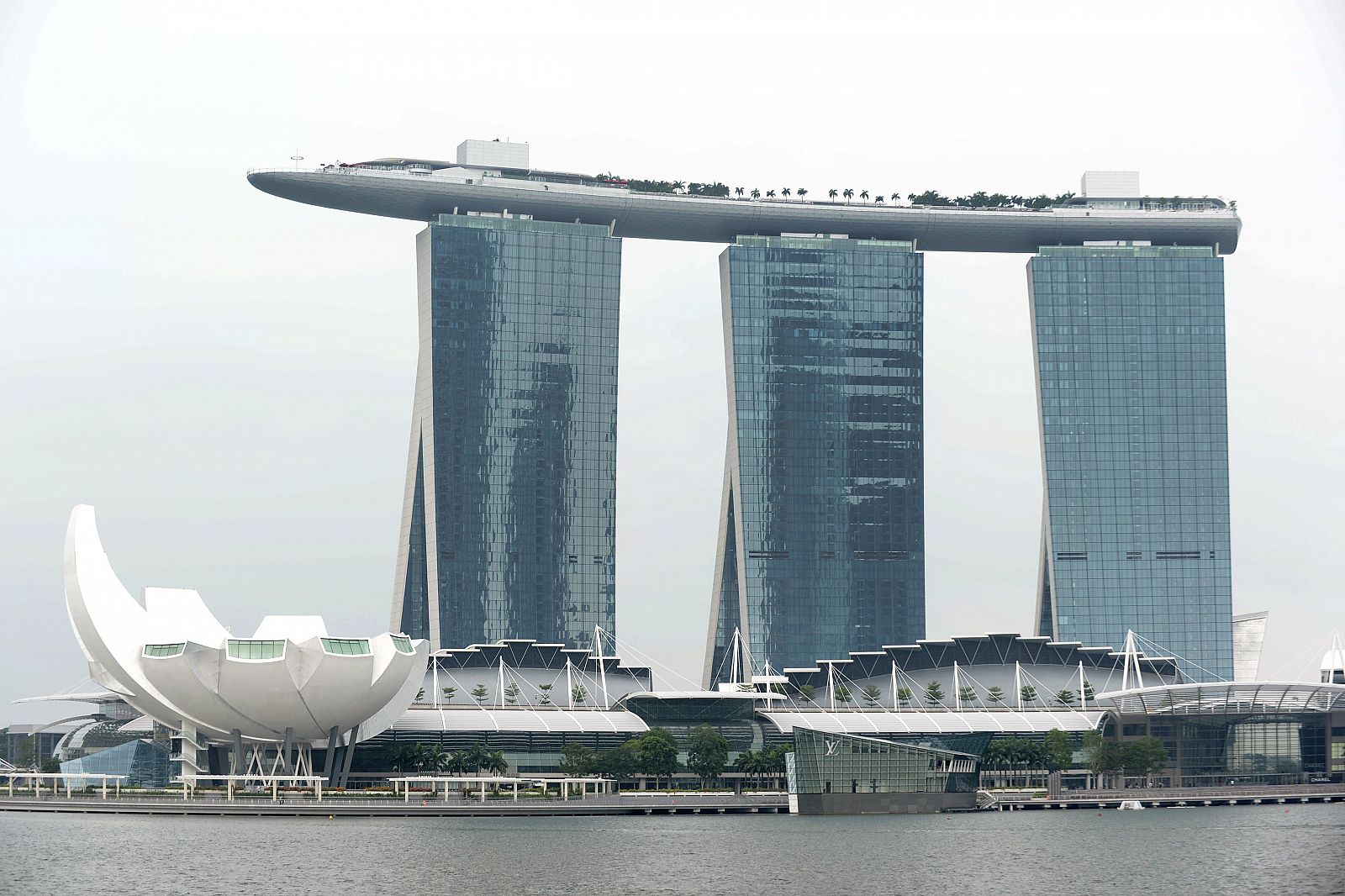 Vista general del edificio del hotel Marina Bay Sands, en Singapur.